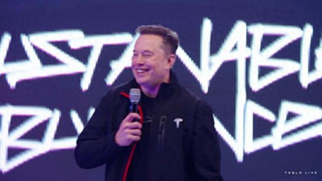 马斯克“万亿讨薪”成功，黄仁勋为什么不跟上？