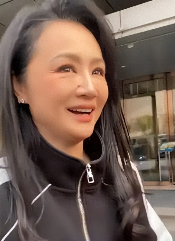 钱再多有什么用！51岁曹颖的现状，给所有中年女性提了醒！