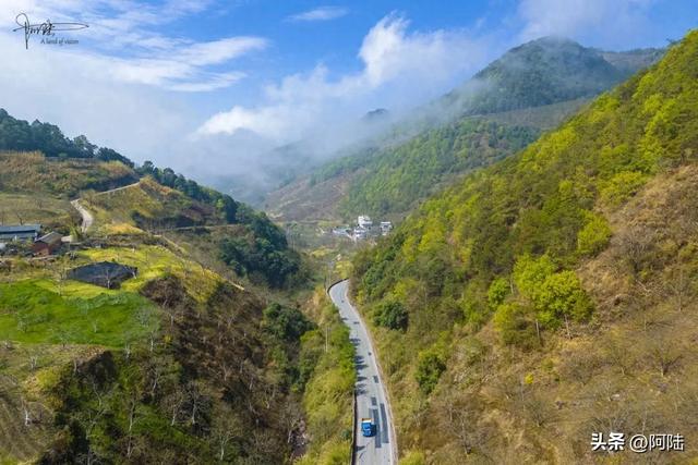 摩旅偶遇大理郊外的山区风光,云雾飘渺梯田春色,这就是永平县啊
