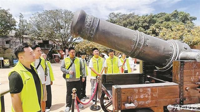 厦门“一路追光”爱国主义教育展示带成暑期热门打卡点