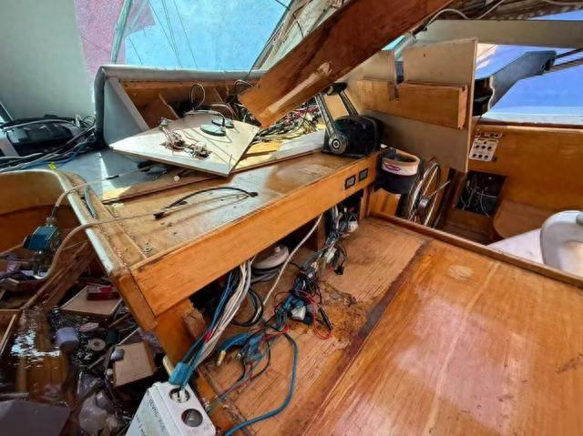 突发！航海家翟墨南极船遭洗劫，船毁人惊！