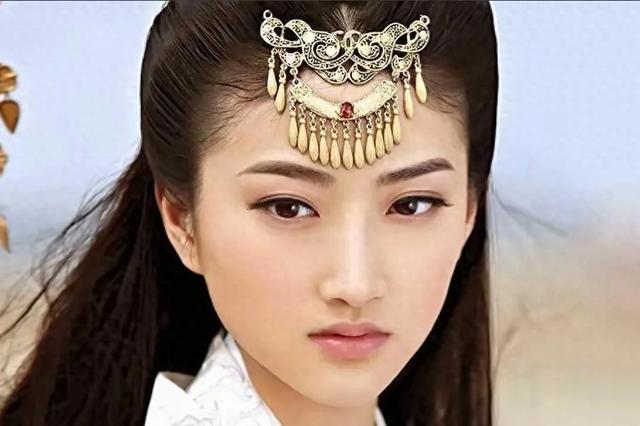 只因长得漂亮，先后被6人轮番霸占60年，48岁依然被人争抢宠爱