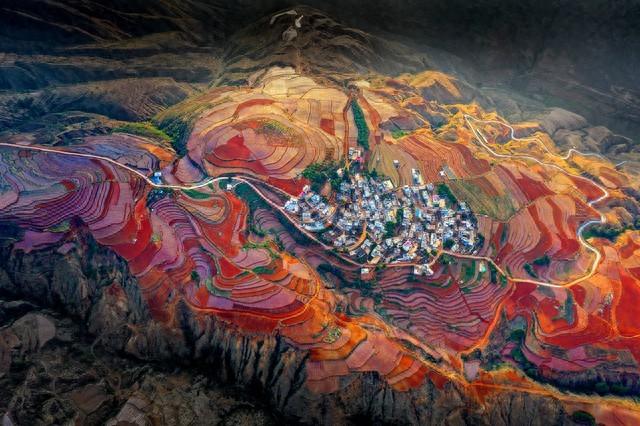 云南秋景疯玩指南！红叶、银杏，3条民族风路线承包你的绝美秋景