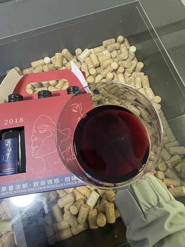 Drink a glass of wine in winter Warm your body and mind and enjoy the