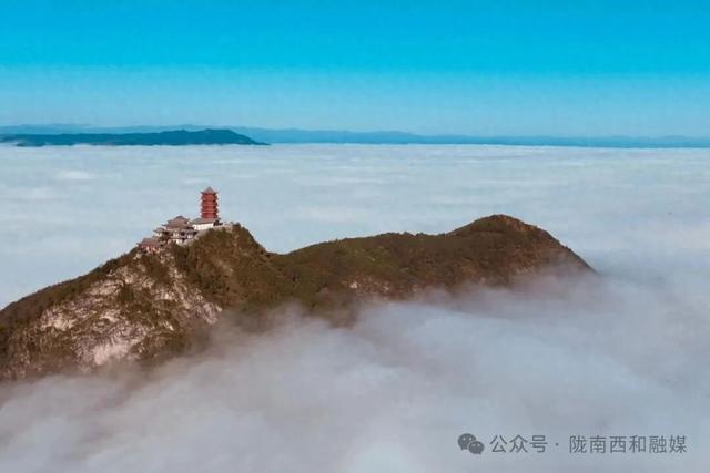 西和：云华山云海与林海重叠变幻美不胜收