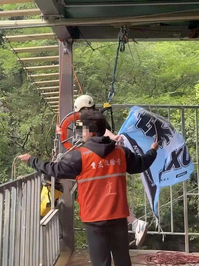 “现场听到巨响，女游客连遭3次撞击”，目击者讲述致命瞬间！曾承诺“包活”的网红设施有不少高危隐患