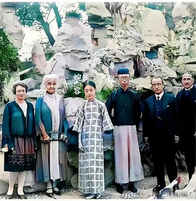 末代皇帝溥仪与皇后婉容，1922年与外国人在颐和园的珍贵合影