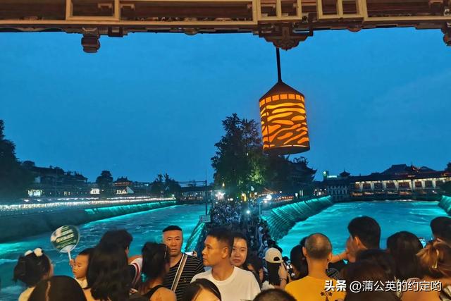 荷花好，出淤泥而不染