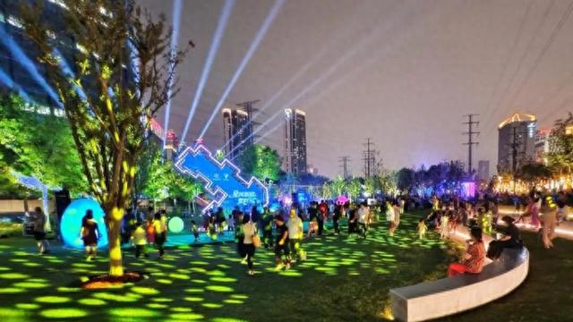 光影节人气旺！快到普陀分会场海纳公园来打卡！