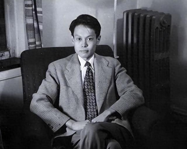 杨振宁葬礼结束，身披国旗无数人送行	，可三大恶心情况还是发生了