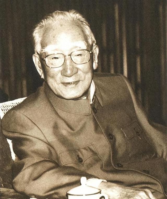 伟人去世十年后的1986年，薄一波预言：以后毛主席的地位还会更高
