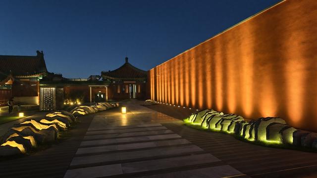 光影交织，在隆福寺顶楼看京城夜景璀璨