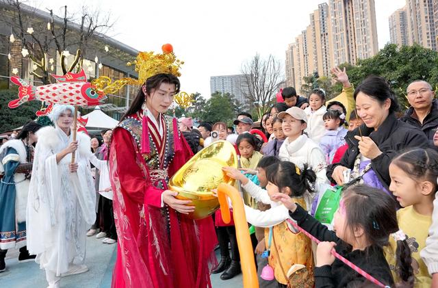 高品质生活｜左手牵白鲸，右手戏花神：春假遇上“花朝节”，成都极地海洋公园邀你来踏青