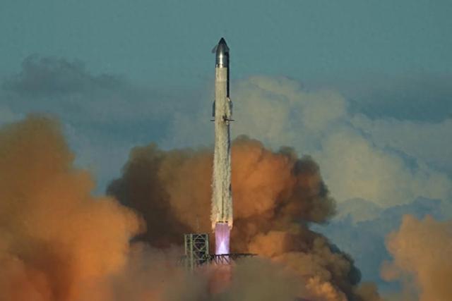人类最大火箭再突破！星舰第11次试飞成功，马斯克现场见证
