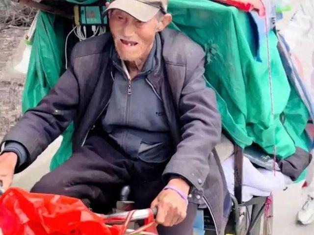 90岁“倔老头”骑三轮车环游中国30年：退休后，你的梦想实现了吗
