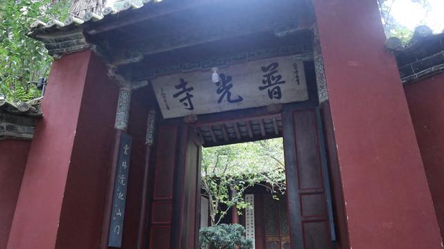 云南千年古寺，矗立深山，有唐代禅杖，元代石碑，千手观音