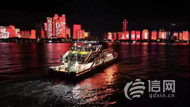 展现城市魅力 APEC嘉宾盛赞“海上看青岛” 夜游活动