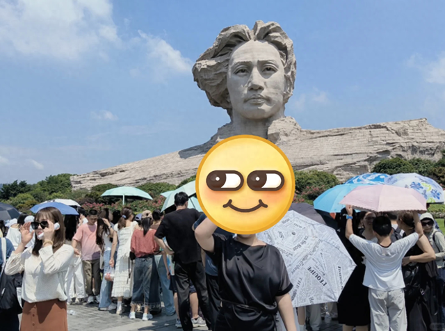 橘子洲景区真的值得去吗？游客花了40块坐小火车，结果走断腿