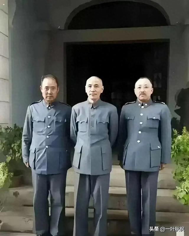 我敢打赌，认得出这三人的历史绝对不会差	，一般只认识中间的那人