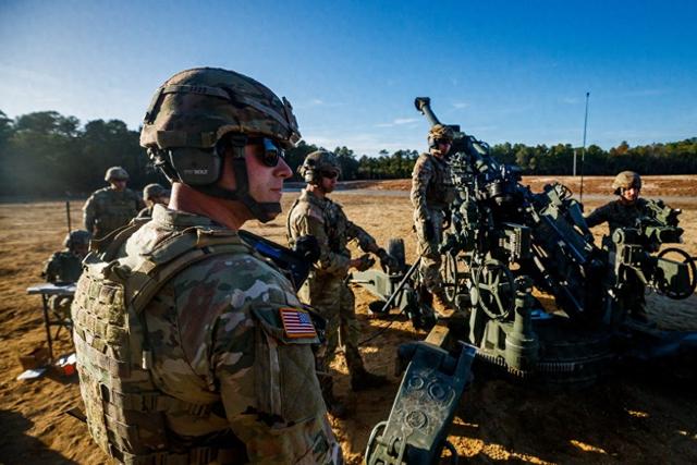美军工资拖欠酿大祸,舰载机在海上连续坠毁,在中国家门口颜面扫地