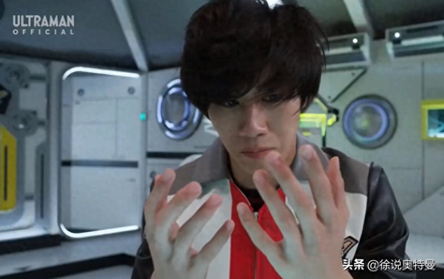 黑暗巫婆奥特曼（特利迦奥特曼第4集真中剑悟在梦中变成了黑暗特利迦）