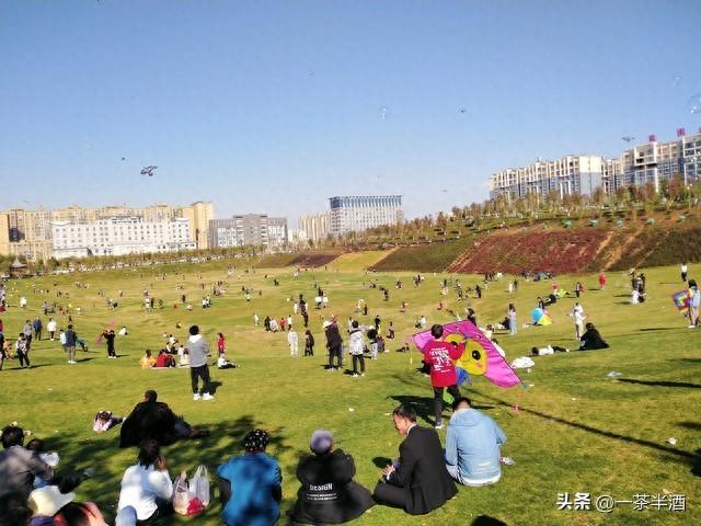 自驾营地：云南昭通市免费床车房车自驾露营地停车场主要景点美食