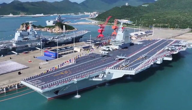 福建舰甲板亮出6款舰载机，硬刚美军核航母，解放军的底气十足