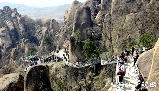 春染嵖岈山色新 登高踏青正当时