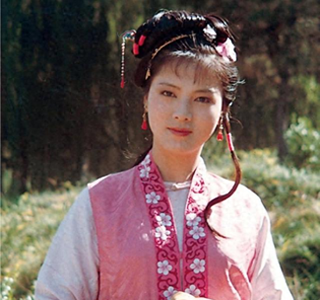 难怪王扶林导演非要把她“化丑”，当年的她漂亮到欧阳奋强不敢看