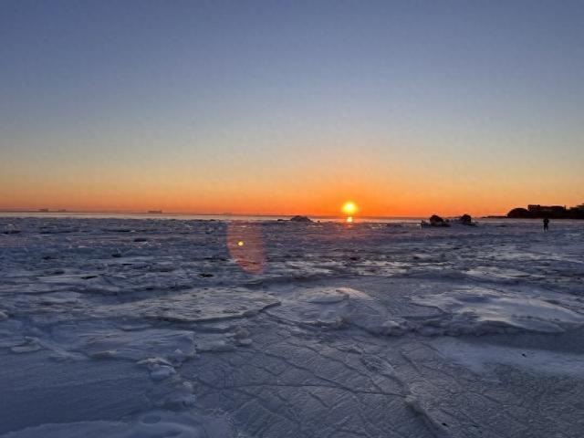 冬日秦皇岛：冰冻的海面藏着别样的美