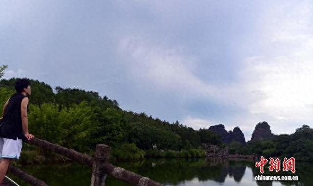 福建武夷山水沁心脾 暑假处处见游客