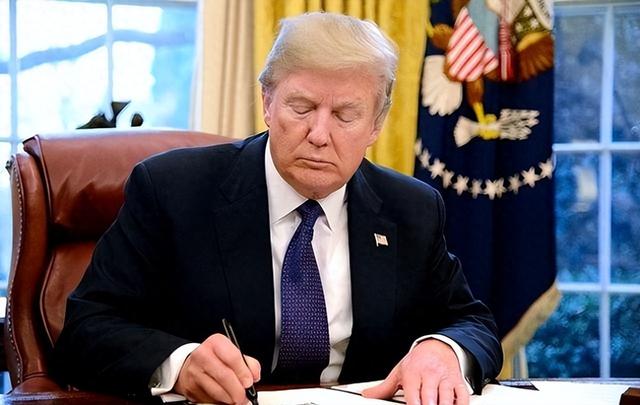 特朗普恐怕没料到！大批军火还没抵达台岛，中方一招直打美国七寸