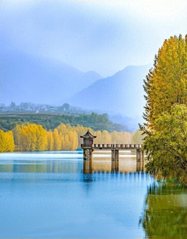 西安市长安区东沟水库秋日如画