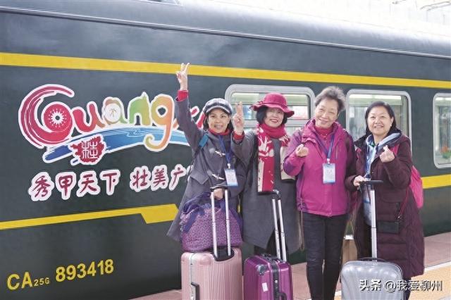 “铁路+文旅”融合开启冬日旅游新篇！近百名外地旅客坐火车“解锁”融水苗乡之旅