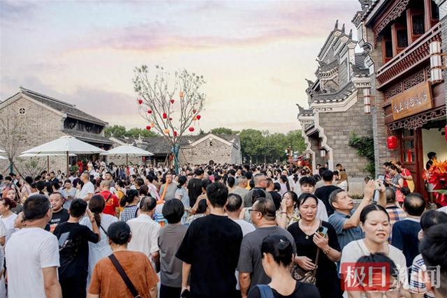开街！千年民主街点燃 “荆彩一夏”