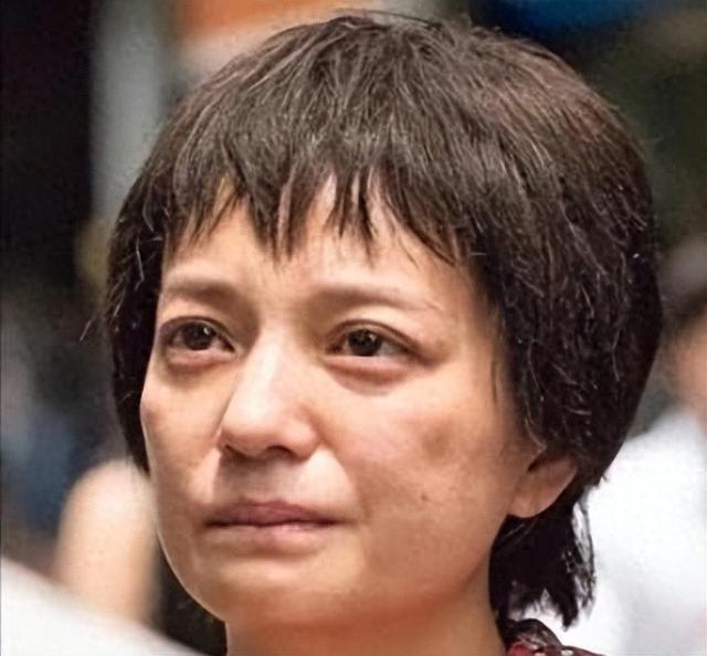 拔出萝卜带出泥！49岁赵薇近况再曝，事业婚姻双失败，丑闻太恶劣