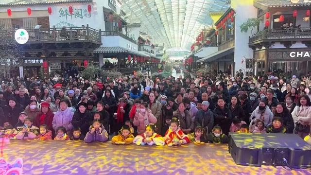迈好“十五五”发展第一步 | “寻趣文旅·水街雅集”文旅市集启幕 解锁银川冬日农文酒旅消费新体验