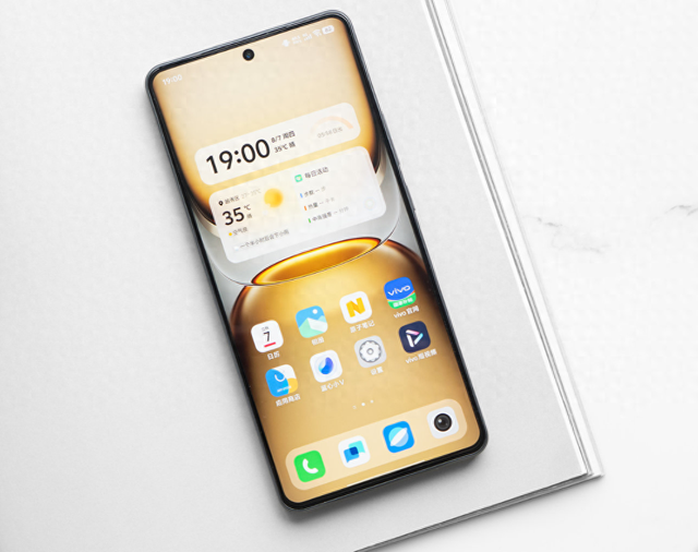 2025公认“性价比最高”的五款手机，8月换机重点考虑，良心机型