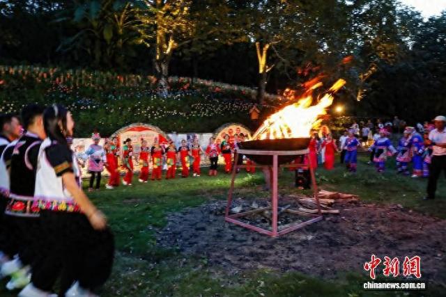 从寂静山村到网红打卡地：音乐与自然重塑云南乡村夜生活