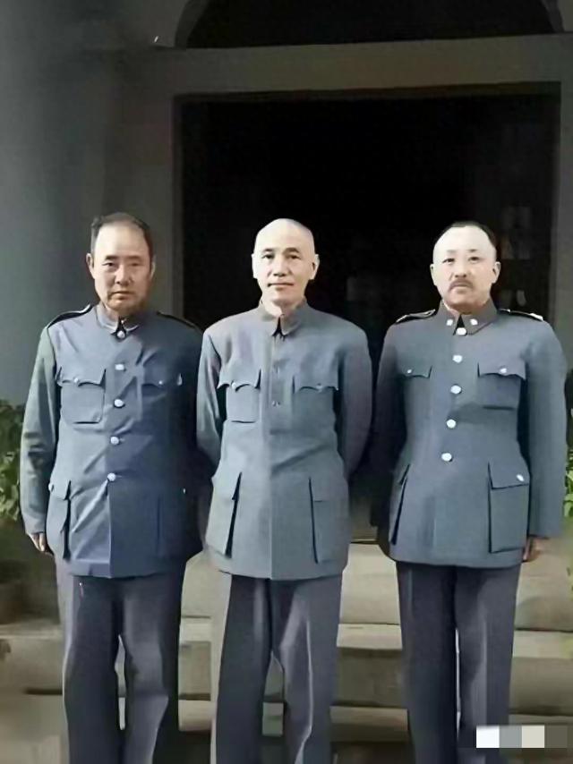 我敢打赌，认得出这三人的历史绝对不会差，一般只认识中间的那人