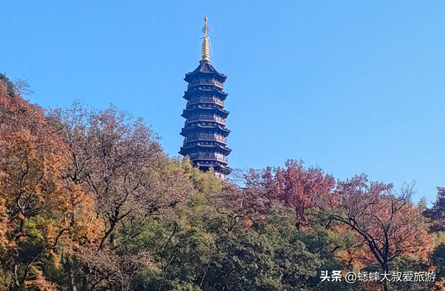 与灵隐寺“同龄”的千年古刹，秋冬不但色彩斑斓，更具古雅与佛韵
