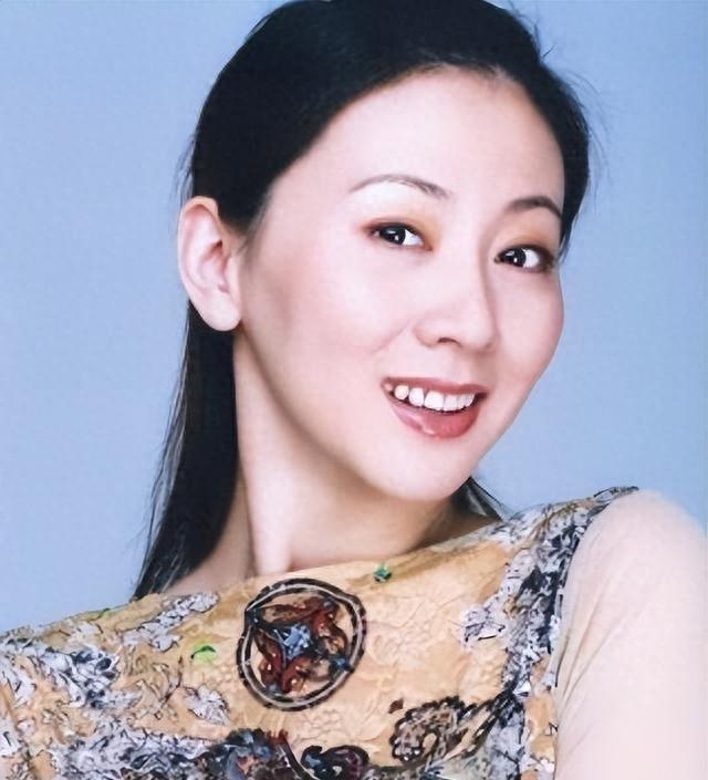 中国第一“裸模	”汤加丽：走红后丈夫抛弃、父亲嫌丢脸，后来怎样