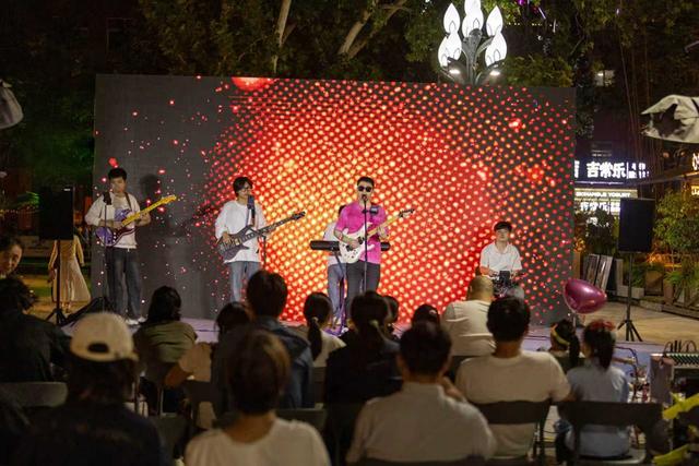 中原区双节接待游客近350万人次，实现收入1.35亿元