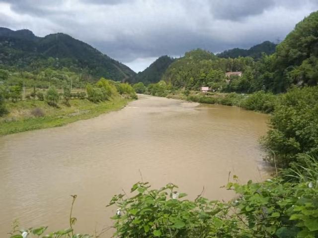 浏河滚滚欲留春，独向芳踪觅雅意——徒步小溪河散记（十一）