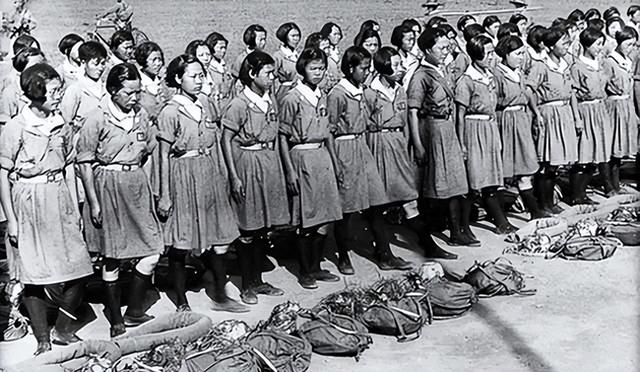日本女兵被抛尸荒野，又被村民扒了衣服，胸口裹的白布道出秘密