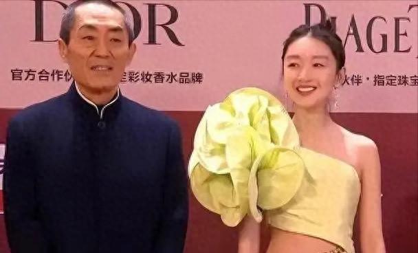 又一“谋女郎”上线，这次，74岁张艺谋让世界再次“刮目相看”！