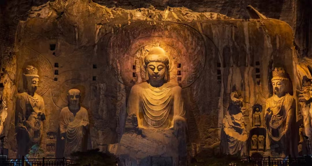 龙门石窟旁这条街火了！龙门古街获“2025年金选旅行产品”