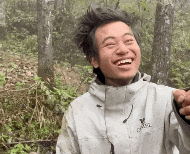 为了治疗精神内耗，他们脱下长衫去山里当起了野人