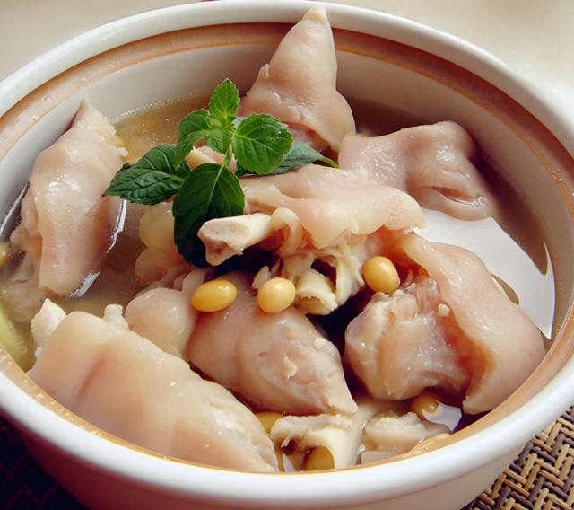 哪些食物炖猪脚好吃又营养（家常硬菜天花板猪脚炖黄豆3种做法）