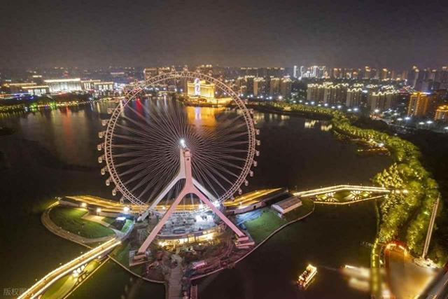 大量香港游客涌入唐山，不看景点不吃棋子烧饼，跑这么远是想啥？